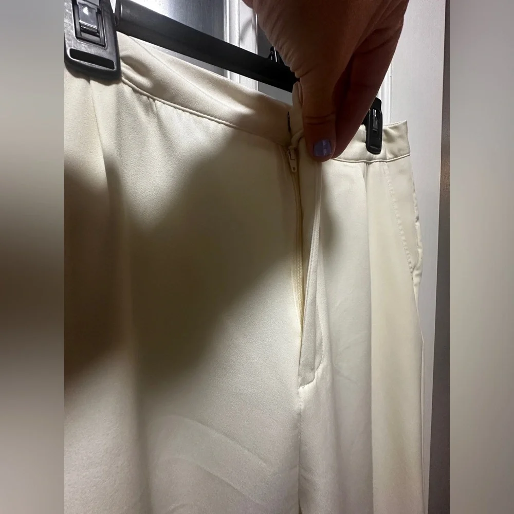 PrettyLittleThing Cream Cropped Pants - Picture 6 of 9